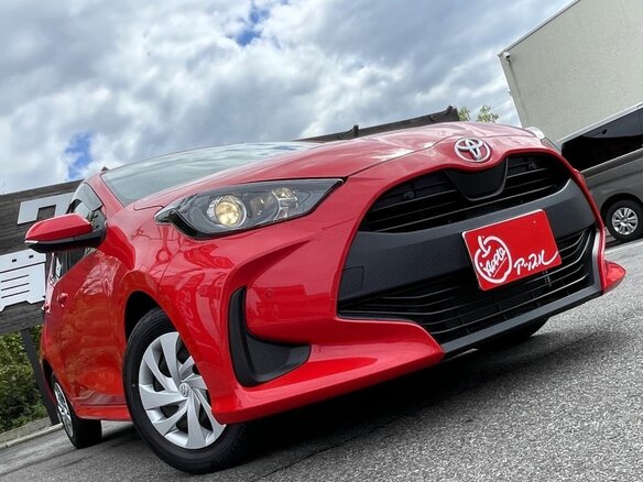 2023 Toyota Yaris IV, красный, 1073000 рублей - вид 11