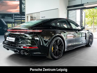 2026 Porsche Panamera Turbo S E-Hybrid III, зелёный, 32950000 рублей, вид 2