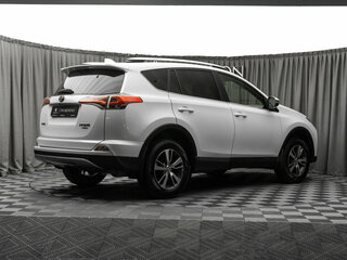 2017 Toyota RAV4 IV (XA40) Рестайлинг, белый, 2450000 рублей, вид 5
