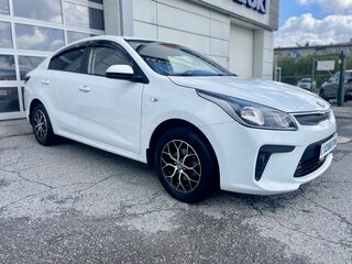 2019 Kia Rio IV, белый, 1230000 рублей, вид 4