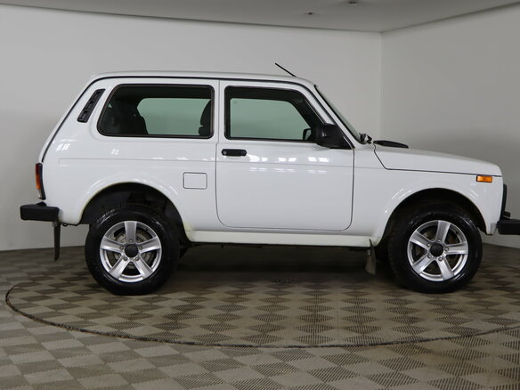 2024 Lada (ВАЗ) Niva Legend I, белый, 949990 рублей - вид 3