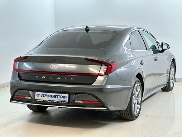 2020 Hyundai Sonata VIII (DN8), серый, 1800000 рублей - вид 3