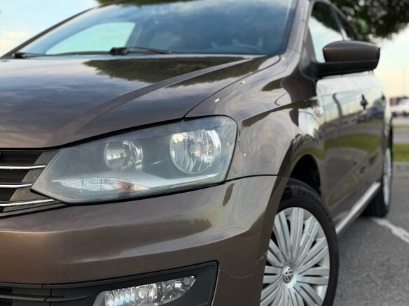 2015 Volkswagen Polo V Рестайлинг, коричневый, 900000 рублей - вид 11
