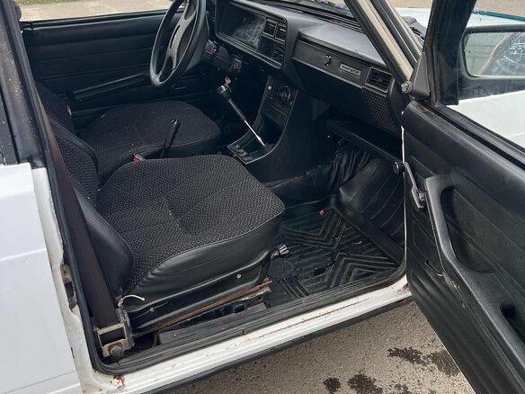 2004 Lada (ВАЗ) 2107, белый, 125000 рублей - вид 9