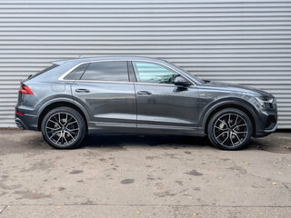 2019 Audi Q8 55 TFSI I (4M), серый, 4900000 рублей, вид 4
