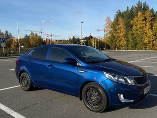 2013 Kia Rio 5-speed III, синий, 855000 рублей, вид 4