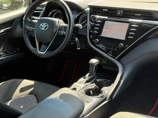 2018 Toyota Camry VIII (XV70), серебристый, 1640000 рублей, вид 4