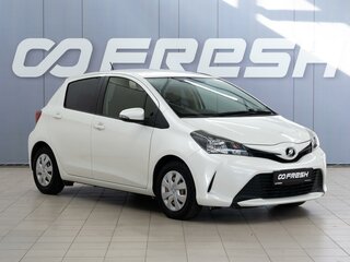 2015 Toyota Vitz III (XP130) Рестайлинг, белый, 984000 рублей, вид 1