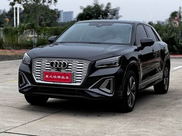 2022 Audi Q2 L e-tron I Рестайлинг, чёрный - вид 2