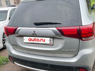 2015 Mitsubishi Outlander III Рестайлинг 2, серебристый, 1320000 рублей, вид 4