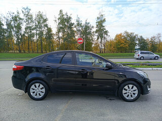 2014 Kia Rio 6-speed III, чёрный, 762000 рублей, вид 4