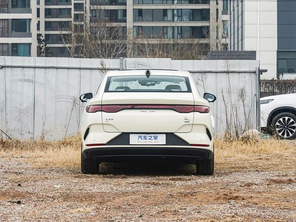 2026 BYD Qin L, бежевый, 1970000 рублей - вид 5
