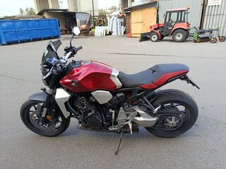 2018 Honda CB 1000R, красный, 900000 рублей, вид 1