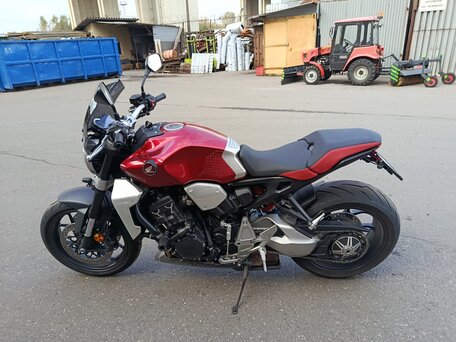 2018 Honda CB 1000R, красный, 900000 рублей, вид 1