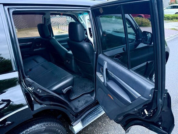 2013 Mitsubishi Pajero IV Рестайлинг 1, чёрный - вид 5