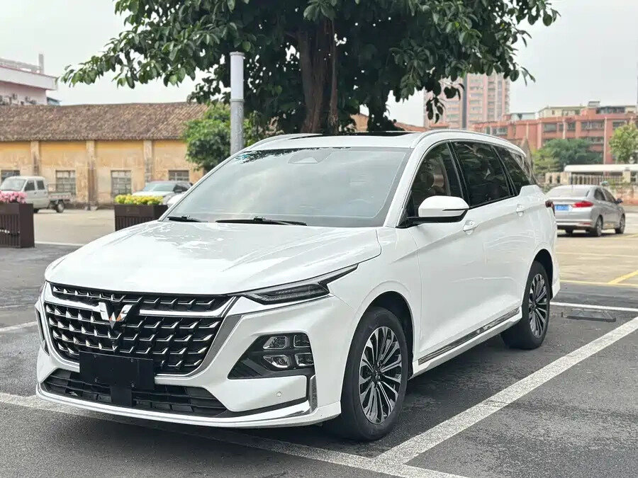 Открыть фотографии: Wuling Victory