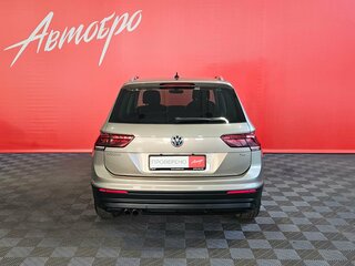 2018 Volkswagen Tiguan II, бежевый, 1875000 рублей, вид 4