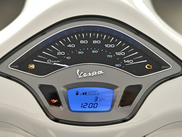 2023 Vespa Primavera, белый - вид 8