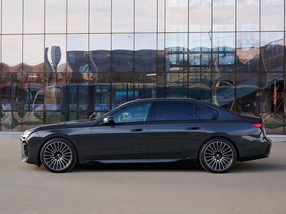 2025 BMW 7 серии 740d xDrive VII (G70), серый, 15900000 рублей - вид 3