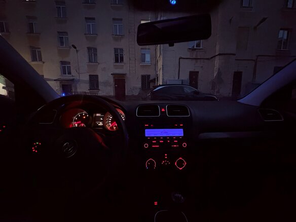 2011 Volkswagen Golf VI, серебристый, 450000 рублей - вид 4