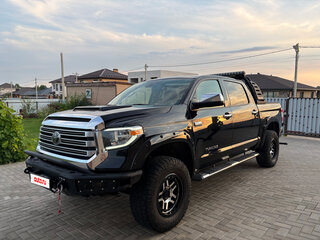 2019 Toyota Tundra CrewMax II Рестайлинг, чёрный, 6900000 рублей, вид 1