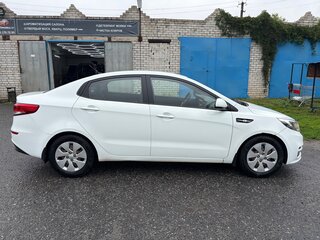 2016 Kia Rio III Рестайлинг, белый, 770000 рублей, вид 5