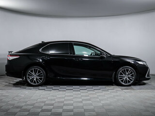 2021 Toyota Camry VIII (XV70) Рестайлинг, чёрный, 3480000 рублей, вид 4