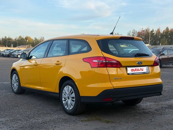 2015 Ford Focus III Рестайлинг, жёлтый, 719999 рублей - вид 3