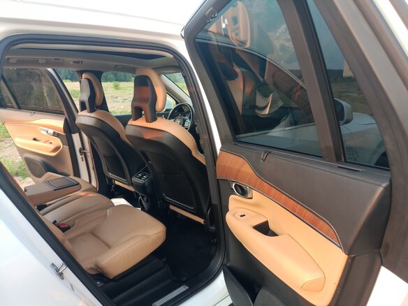 2022 Volvo XC90 II Рестайлинг 1, белый, 4850000 рублей - вид 32