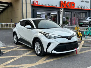 2024 Toyota C-HR M20C I Рестайлинг, белый, 2830070 рублей, вид 3