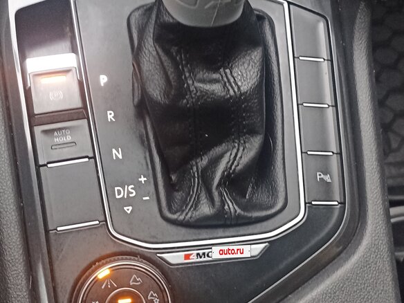 2019 Volkswagen Tiguan II, серый, 2000000 рублей - вид 10