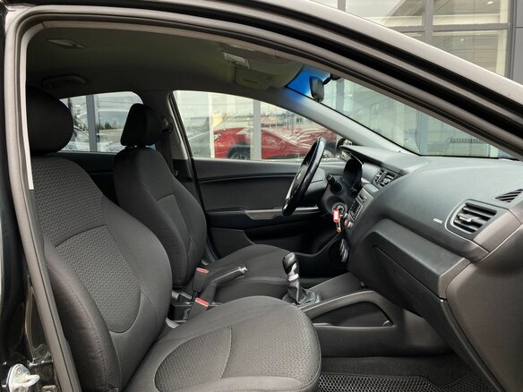 2016 Kia Rio III Рестайлинг, чёрный, 969000 рублей - вид 19