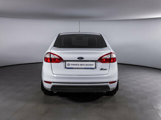 2015 Ford Fiesta Mk6 Рестайлинг, белый, 920000 рублей, вид 4