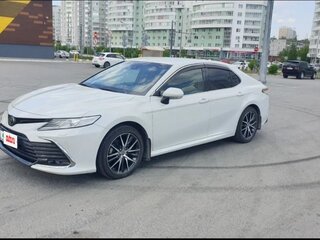2022 Toyota Camry VIII (XV70) Рестайлинг, белый, 4000000 рублей, вид 1