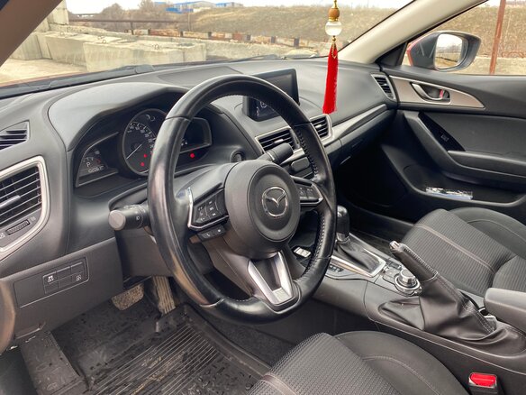 2017 Mazda 3 III (BM) Рестайлинг, красный, 2000000 рублей - вид 6