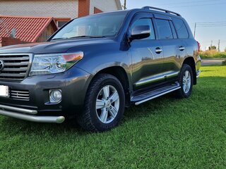 2013 Toyota Land Cruiser 200 Series Рестайлинг 1, серый, 4900000 рублей, вид 2