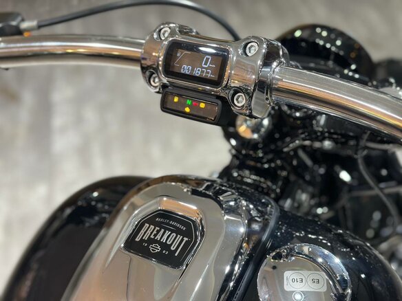 2023 Harley-Davidson Breakout, чёрный, 3250000 рублей - вид 6