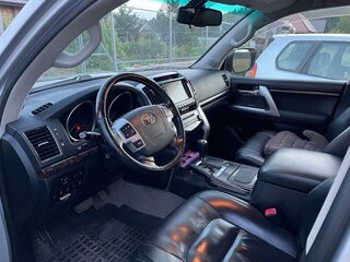 2012 Toyota Land Cruiser 200 Series Рестайлинг 1, серебристый, 3900000 рублей, вид 5
