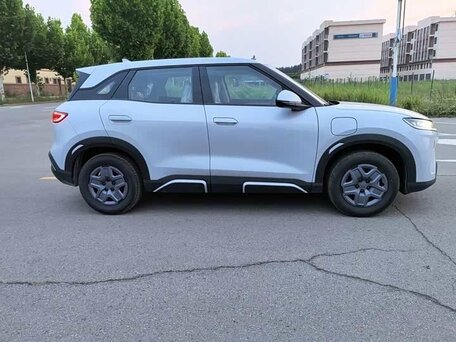 2026 BYD Yuan Up 45.12 kWh, серебристый, 1870000 рублей, вид 3