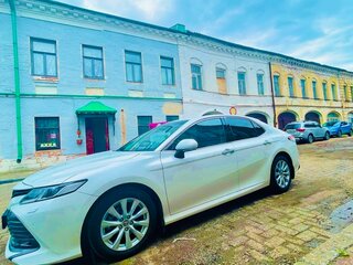 2019 Toyota Camry VIII (XV70), белый, 2900000 рублей, вид 2