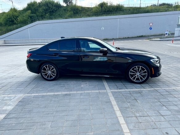 2019 BMW 3 серии 330i xDrive VII (G2x), чёрный, 3006984 рублей - вид 3
