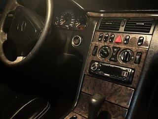 1997 Mercedes-Benz E-Класс 230 II (W210, S210), чёрный, 250000 рублей, вид 5