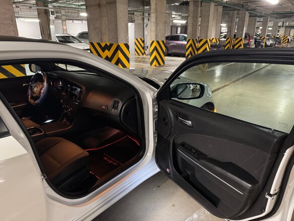 2019 Dodge Charger R__T VII (LD) Рестайлинг, белый, 4200000 рублей - вид 10