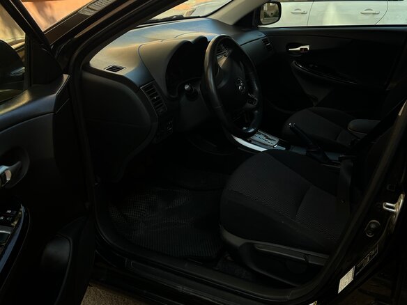 2011 Toyota Corolla X (E140, E150) Рестайлинг, чёрный, 1150000 рублей - вид 7