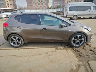 2015 Kia Ceed II Рестайлинг, коричневый, 920000 рублей, вид 3
