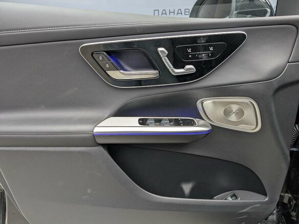 2026 Mercedes-Benz GLC Coupe 300 II (C254), чёрный, 9750000 рублей - вид 4