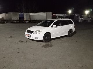 2002 Toyota Corolla Fielder IX (E120, E130), белый, 750000 рублей, вид 1
