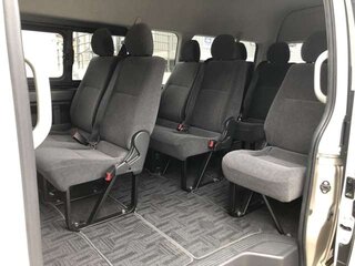 2019 Toyota HiAce H200 Рестайлинг, бежевый, 5400000 рублей, вид 1