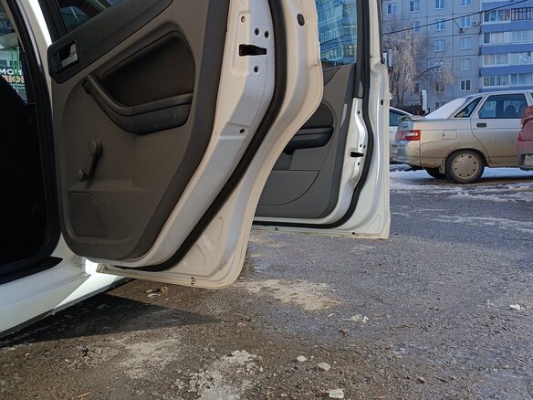 2011 Ford Focus II Рестайлинг, белый, 580000 рублей - вид 5