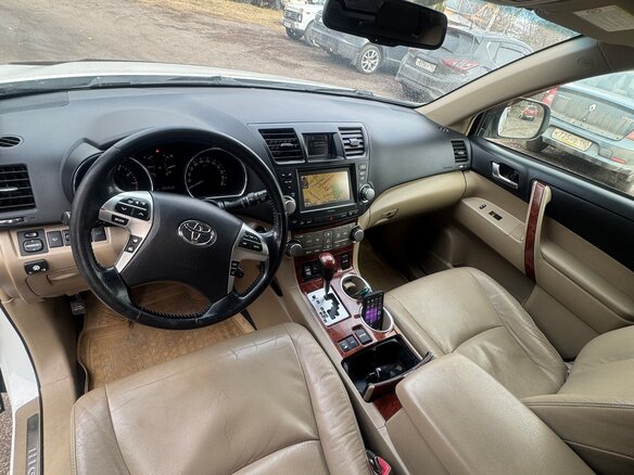 2011 Toyota Highlander II (XU40) Рестайлинг, белый, 1750000 рублей - вид 12